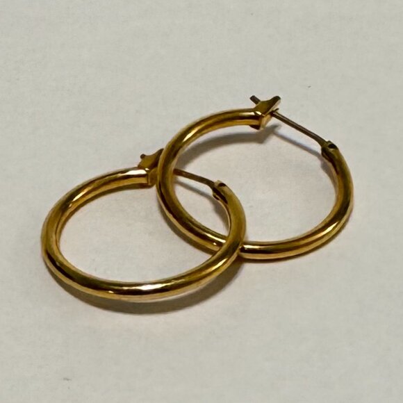6 Assorted Gold Tone Hoop Pierced Earrings - Picture 4 of 9